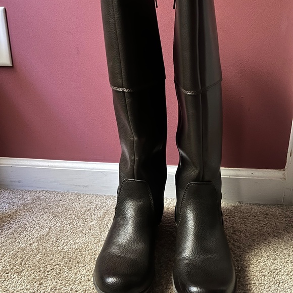 Boots - Picture 3 of 5